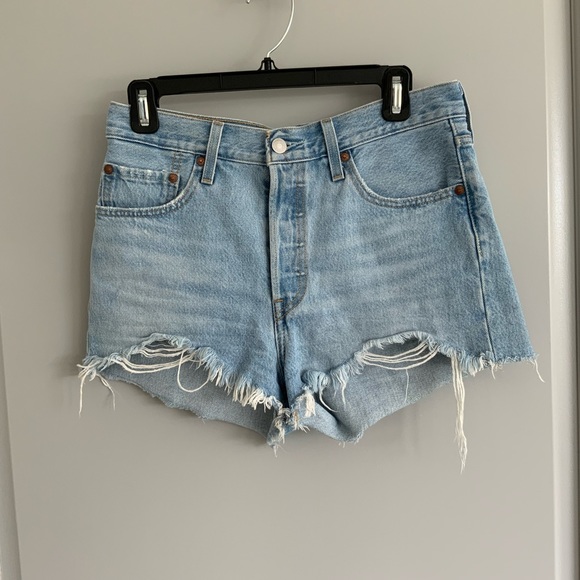 Levi's Pants - Levi 501 denim shorts, size 27